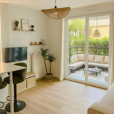 - Terrasse Et Parking - Piscine